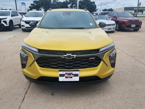 Used 2024 Chevrolet Trax RS w/ Driver Confidence Package FWD image 2