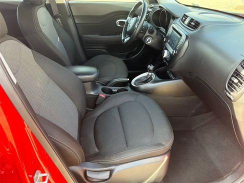 Used 2019 Kia Soul + image 12