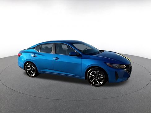 Used 2025 Nissan Sentra SV image 2