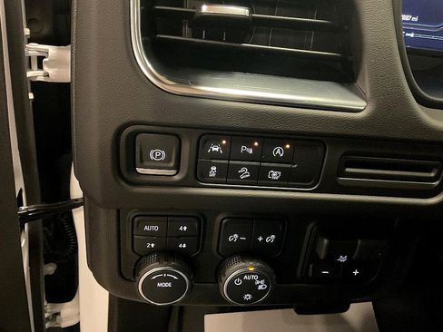 Used 2023 Chevrolet Suburban Z71 w/ Luxury Package image 26