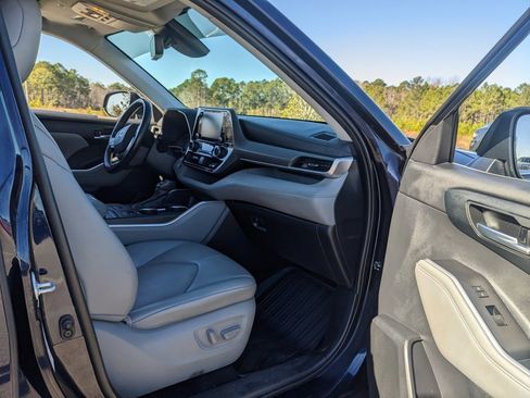 Used 2021 Toyota Highlander XLE image 36