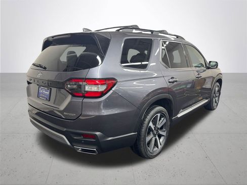 Used 2023 Honda Pilot Touring image 7