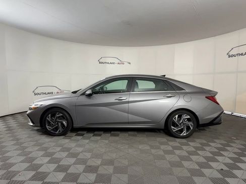 Used 2025 Hyundai Elantra Limited image 5