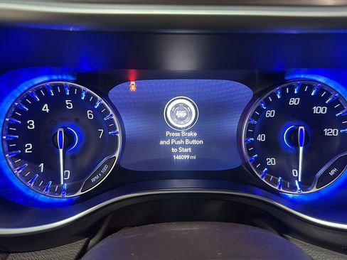 Used 2018 Chrysler Pacifica Touring-L Plus w/ Tire & Wheel Group FWD image 19