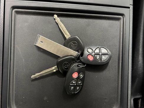 Used 2020 Toyota Sienna SE image 30