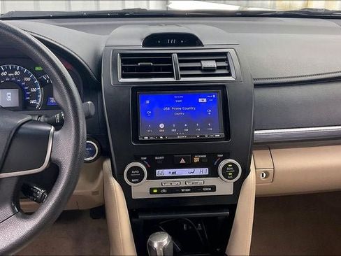 Used 2012 Toyota Camry LE FWD image 6