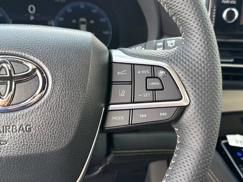 New 2026 Toyota Sienna Platinum AWD/4WD image 24