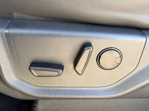 Used 2024 Ford Expedition Max XLT image 27