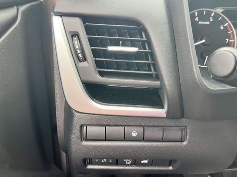 Used 2026 Nissan Rogue SV AWD/4WD image 68