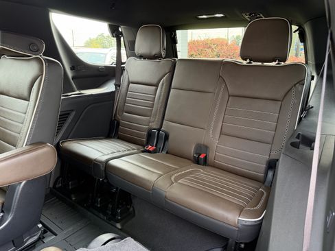 Used 2025 GMC Yukon Denali Ultimate AWD/4WD image 35