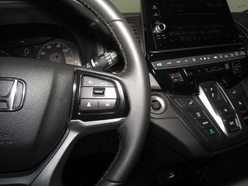 Certified 2025 Honda Odyssey EX-L image 6