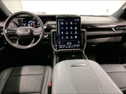 Used 2025 GMC Yukon AT4 w/ AT4 Premium Package AWD/4WD image 18