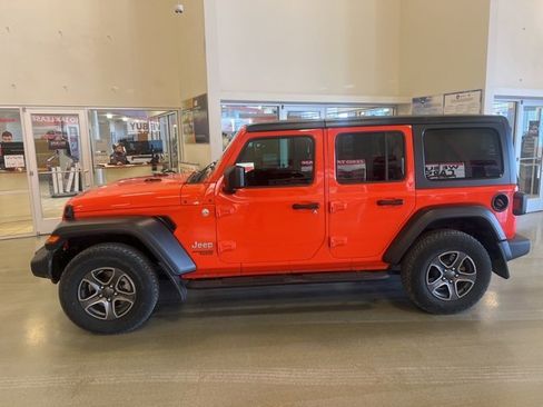 Used 2018 Jeep Wrangler Unlimited Sport S image 3