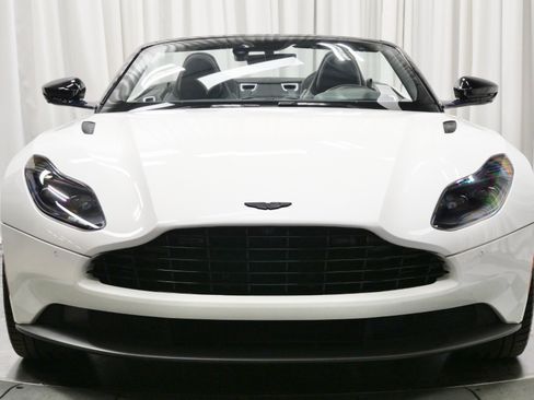 Used 2019 Aston Martin DB11 Volante image 4