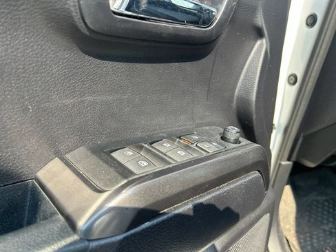 Used 2020 Toyota Tacoma TRD Off-Road AWD/4WD image 17