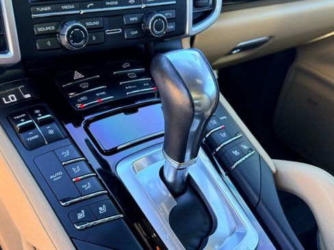 Used 2016 Porsche Cayenne S image 23