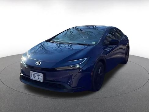 Used 2025 Toyota Prius LE image 4