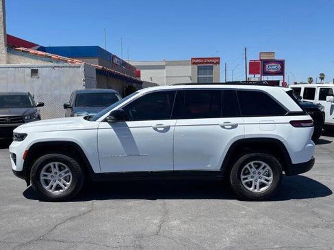 Used 2025 Jeep Grand Cherokee Laredo AWD/4WD image 6