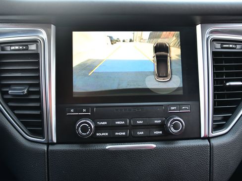 Used 2018 Porsche Macan S image 37