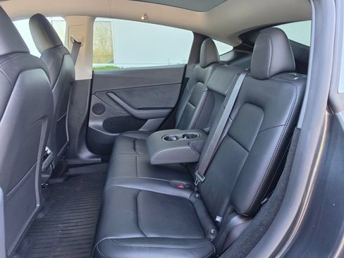 Used 2025 Tesla Model Y Long Range RWD image 36