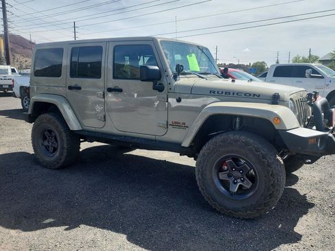 Used 2017 Jeep Wrangler Unlimited Rubicon w/ Cold Weather Group AWD/4WD image 2