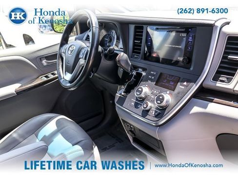 Used 2015 Toyota Sienna XLE FWD image 29