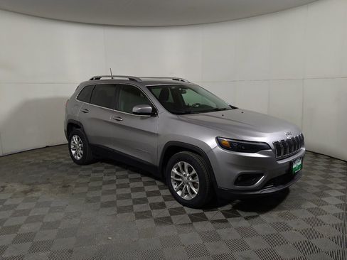 Used 2019 Jeep Cherokee Latitude w/ Popular Appearance Group image 11