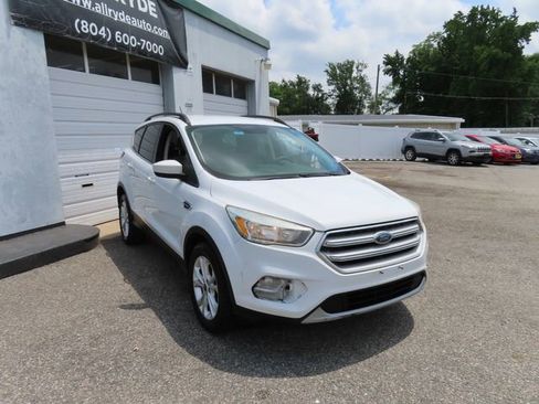 Used 2018 Ford Escape SE w/ SE Sync 3 Package FWD image 3