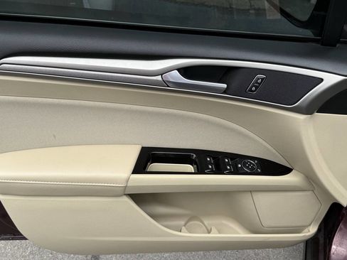 Used 2013 Ford Fusion SE FWD image 8