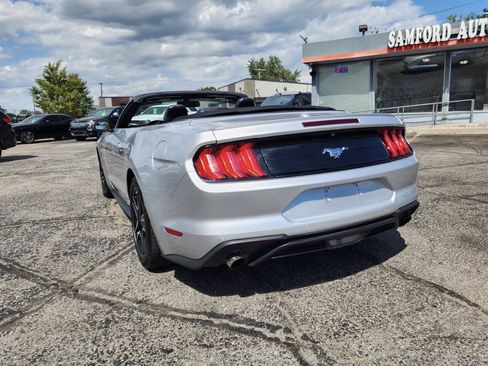 Used 2019 Ford Mustang Premium RWD image 9