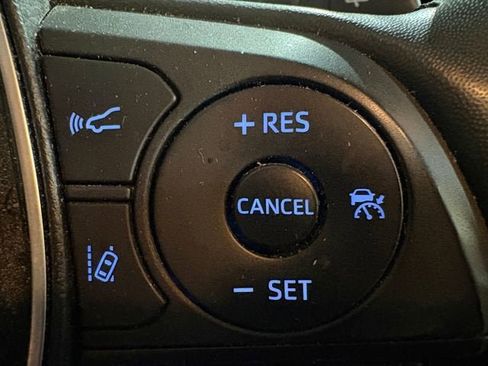 Used 2021 Toyota RAV4 Limited AWD/4WD image 21