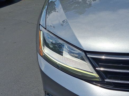 Used 2018 Volkswagen Jetta SE FWD image 9