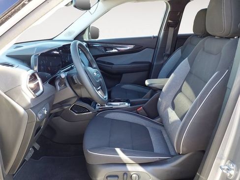 Used 2025 Chevrolet TrailBlazer LT w/ Convenience Package AWD/4WD image 11