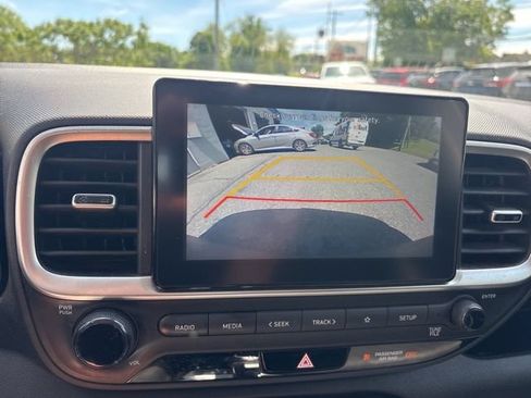 Used 2020 Hyundai Venue SE FWD image 13