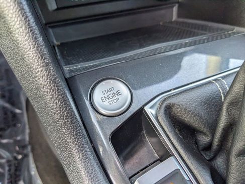 Certified 2023 Volkswagen Tiguan SE w/ Panoramic Sunroof Package image 22