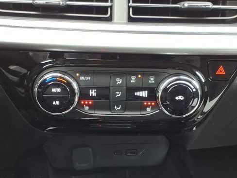 Used 2025 Chevrolet Trax LT w/ Driver Confidence Package image 19