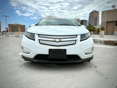 Used 2014 Chevrolet Volt FWD image 3
