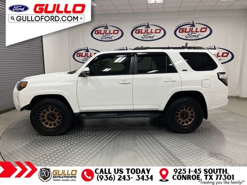 Used 2022 Toyota 4Runner SR5 Premium w/ Moonroof Package AWD/4WD image 3
