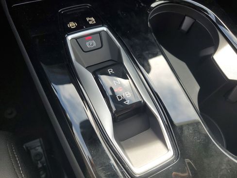 New 2025 Audi Q6 e-tron Premium Plus image 26