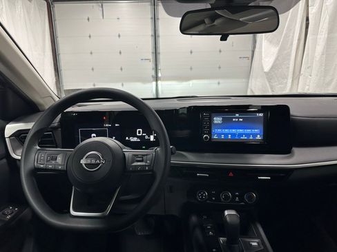Used 2025 Nissan Kicks S AWD/4WD image 16