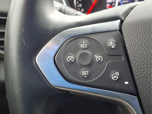Used 2023 Chevrolet Traverse Premier FWD image 23