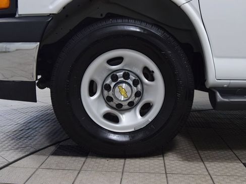 Used 2025 Chevrolet Express 3500 LT w/ LT Preferred Equipment Group RWD image 18