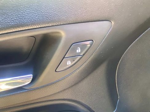Used 2024 Chevrolet Equinox LT FWD image 14