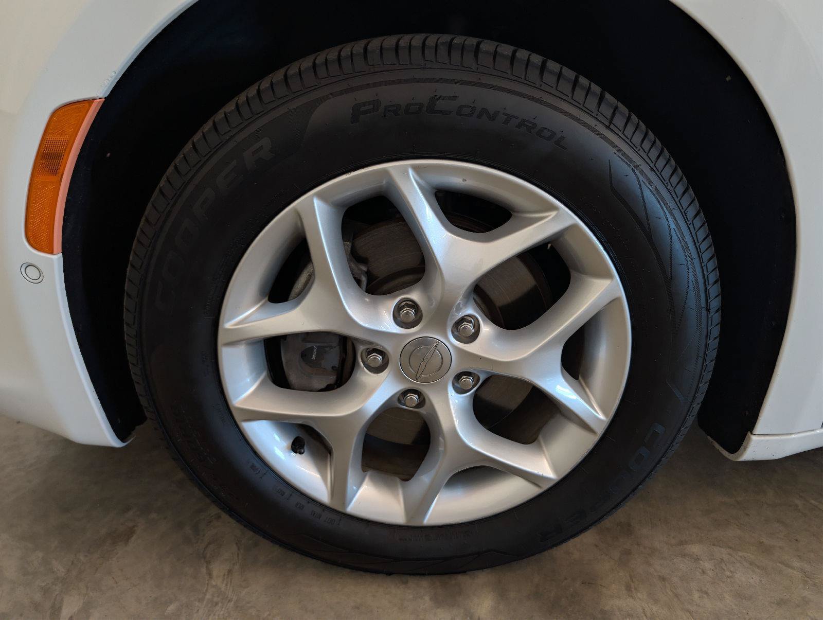 Used 2019 Chrysler Pacifica Touring-L Plus w/ Advanced Safetytec Group FWD image 48