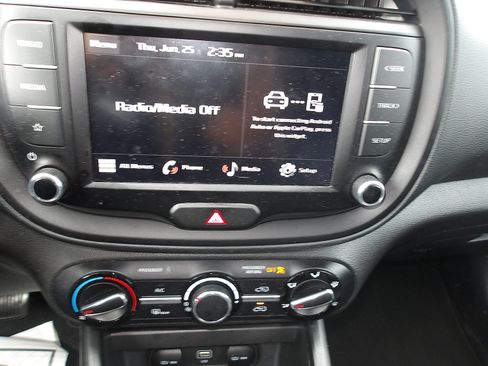 Used 2023 Kia Soul LX w/ Option Group 015 FWD image 17