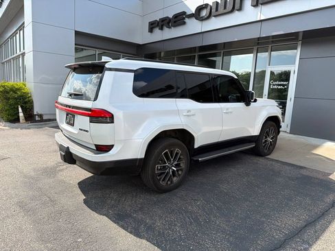 Used 2025 Lexus GX 550 w/ Accessory Package (2T) AWD/4WD image 22