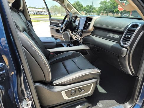 Used 2019 RAM 1500 Laramie AWD/4WD image 14