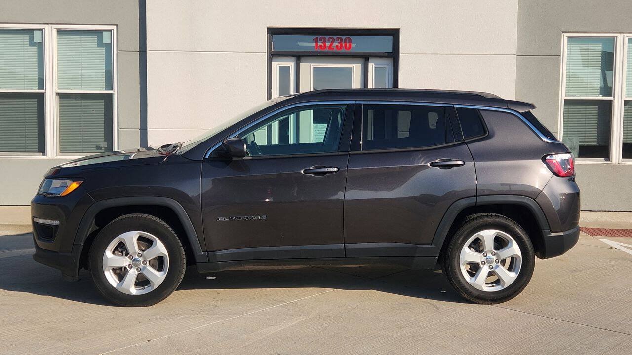 Used 2018 Jeep Compass Latitude w/ Popular Equipment Group FWD image 3