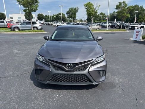 Used 2020 Toyota Camry SE FWD image 2
