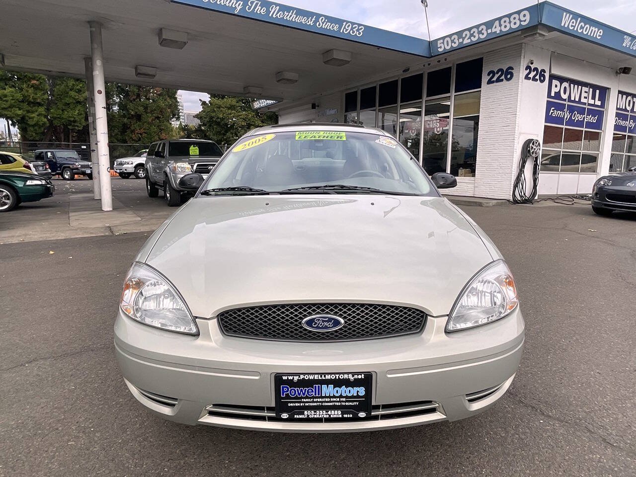 Used 2005 Ford Taurus SEL FWD image 2